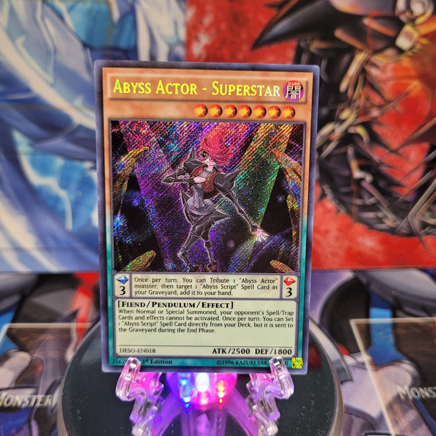  A Secret Rare "Abyss Actor - Superstar" card from the Yugioh Set: Destiny Soldiers.